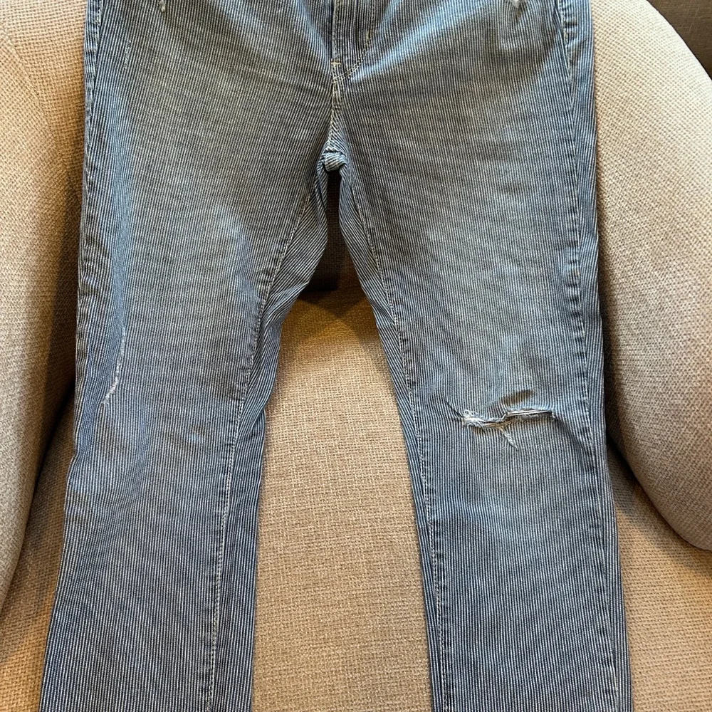 Levi's Women's Striped Light Blue Pin Striped Straight Leg Jeans - Picture 4 of 6